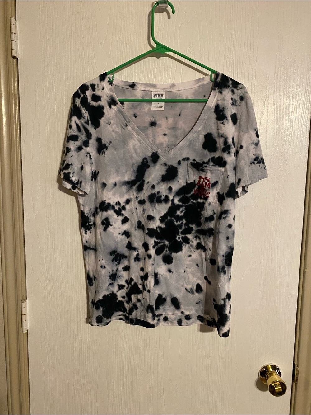 PINK Victoria's Secret Black & White Texas A&M Tie-Dye V-Neck Tee